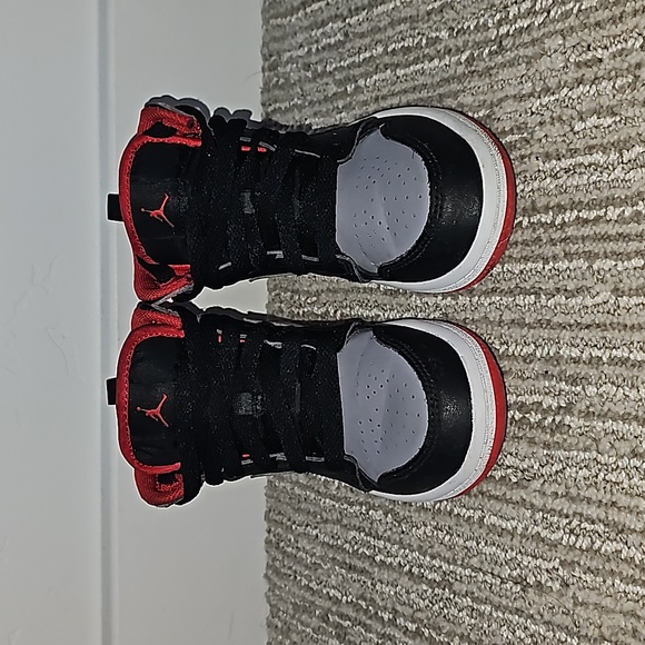 Kid's Air Jordan's size 11C - Picture 2 of 5
